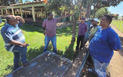 Percorrendo os centros comunitários.